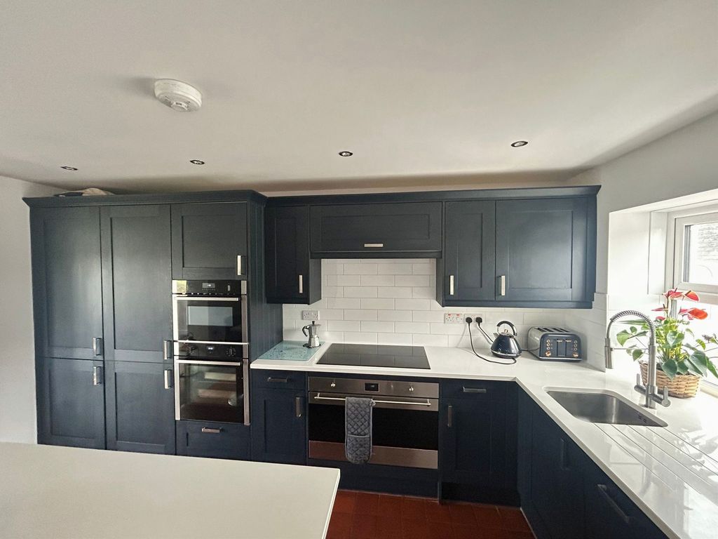 Property photo 2 of 15 Kitchen/Breakfast Room (Main House)