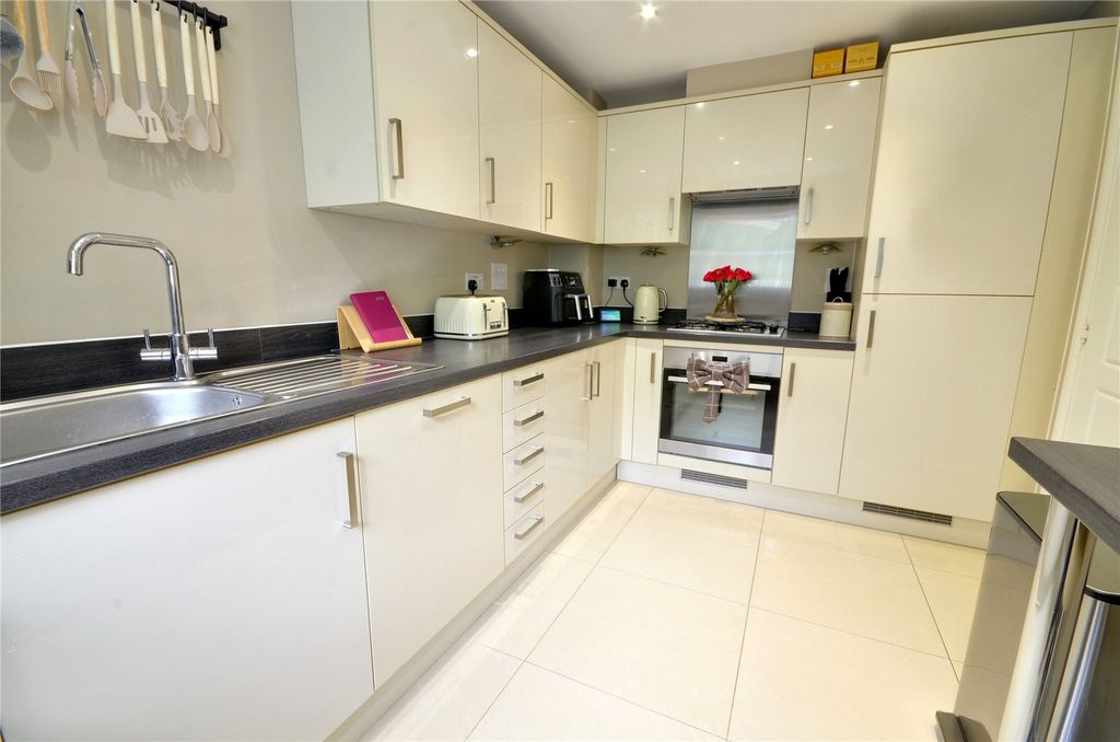 Property photo 3 of 20 Kitchen