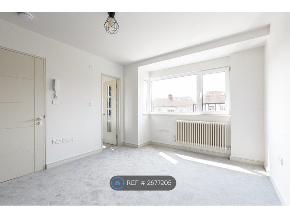 Property photo 2 of 6 Room