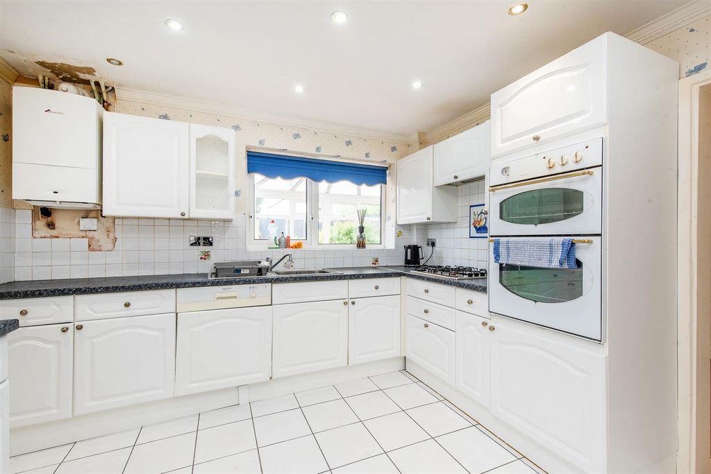 Property photo 3 of 25 Kitchen
