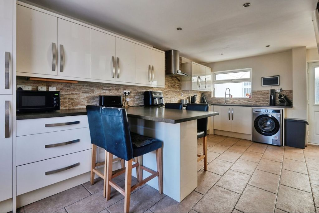 Property photo 3 of 13 Kitchen