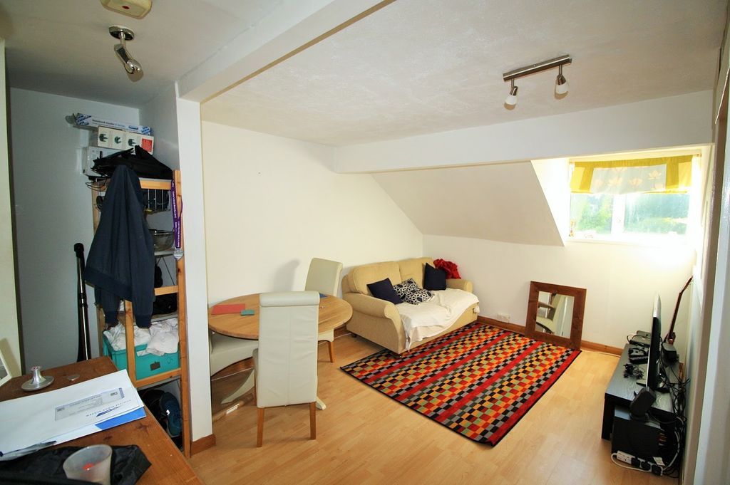 Property photo 3 of 6