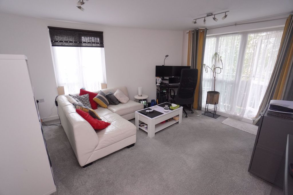 Property photo 2 of 10 Photo 3