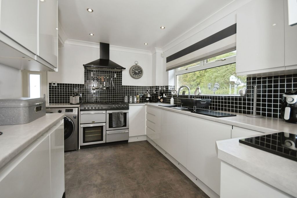 Property photo 2 of 17 Photo