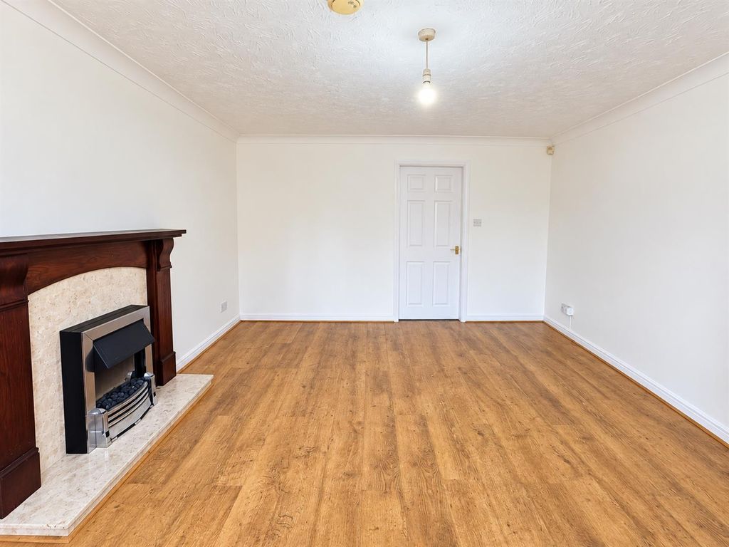 Property photo 3 of 10 Living Room 2.Png