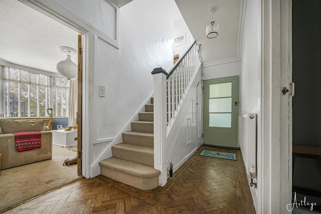 Property photo 2 of 23 Hallway