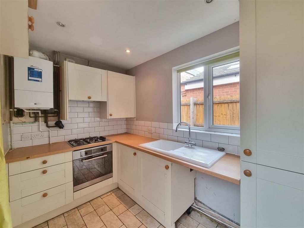 Property photo 2 of 16 Kitchen