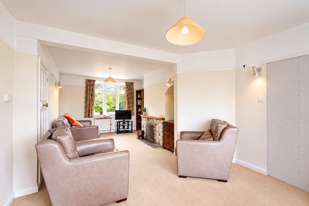 Property photo 3 of 15 49 Sitting Room
