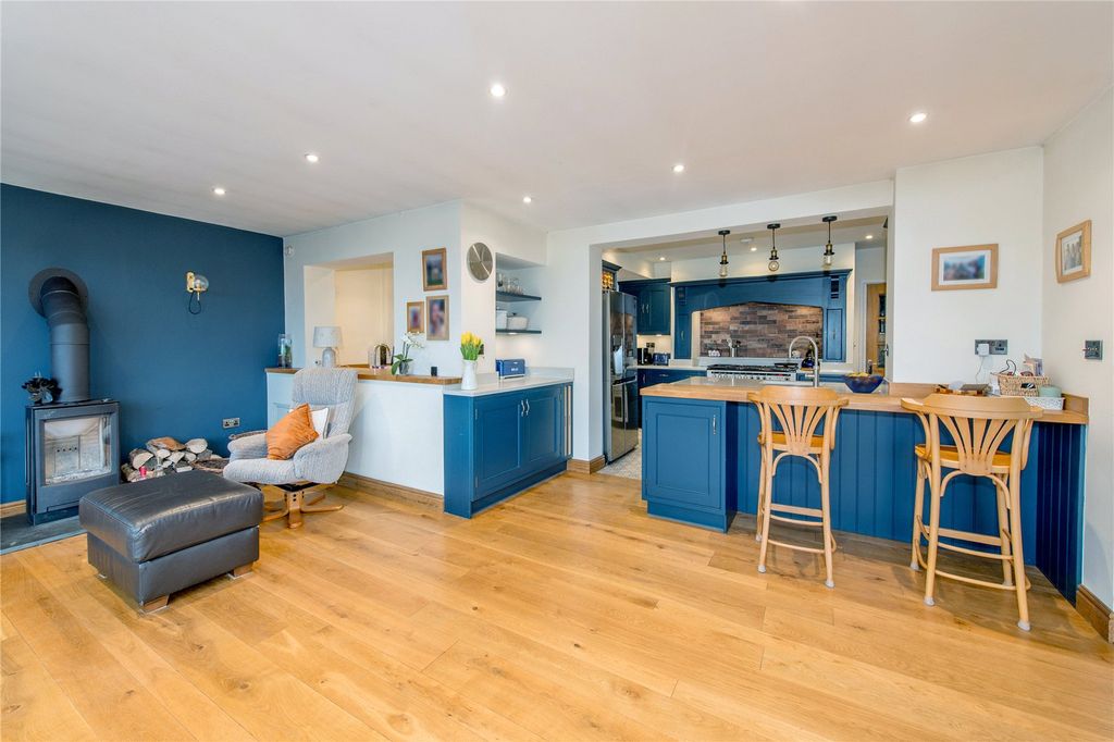 Property photo 3 of 21 Kitchen/Living Room