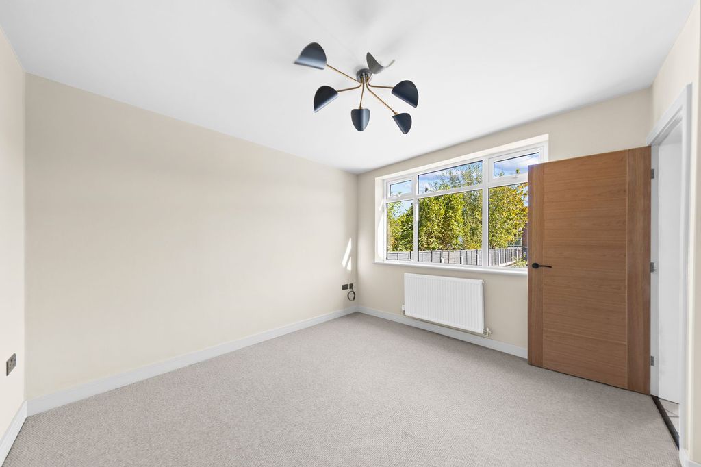 Property photo 3 of 24