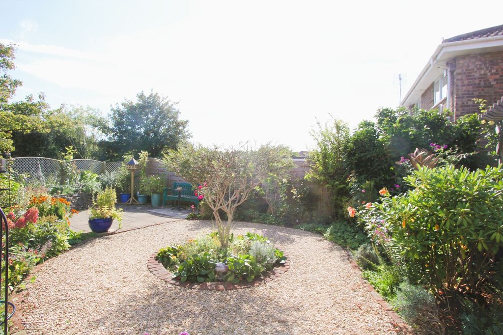 Property photo 2 of 31