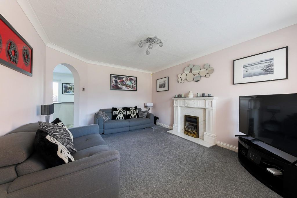 Property photo 2 of 17 Living Room