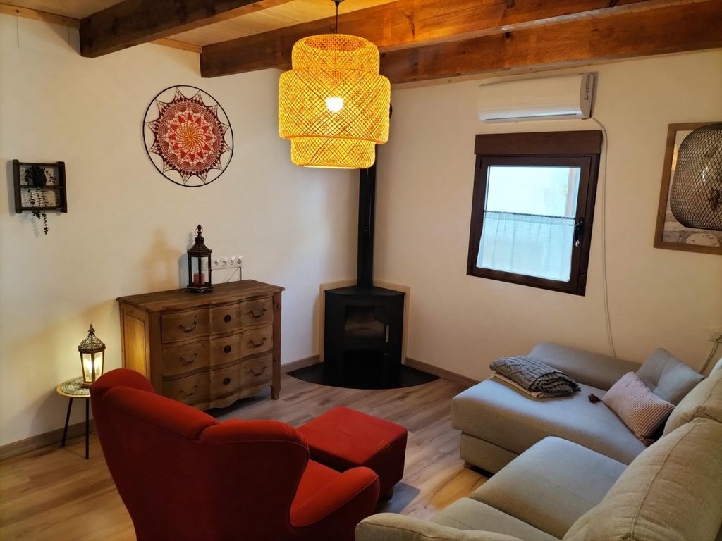 Property photo 2 of 47