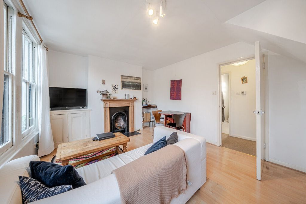 Property photo 2 of 16 Picture No. 12