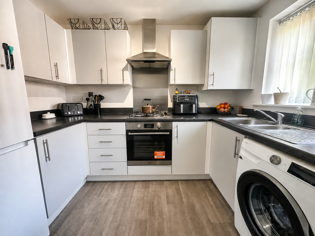 Property photo 3 of 14 Kitchen