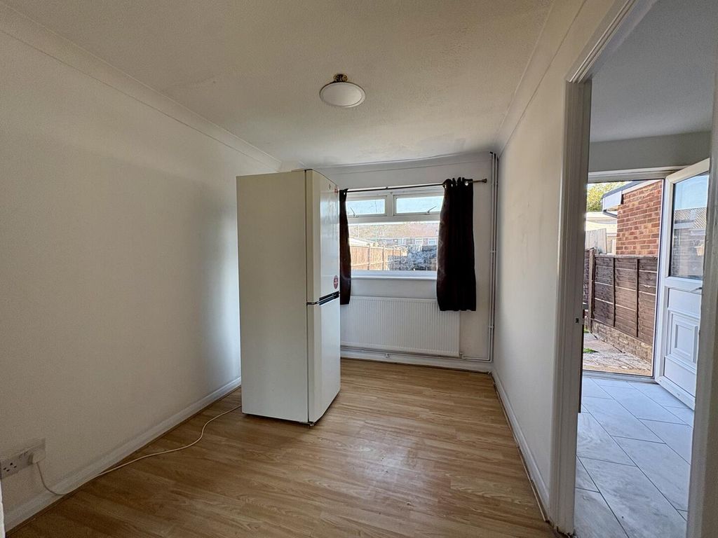 Property photo 3 of 12 .