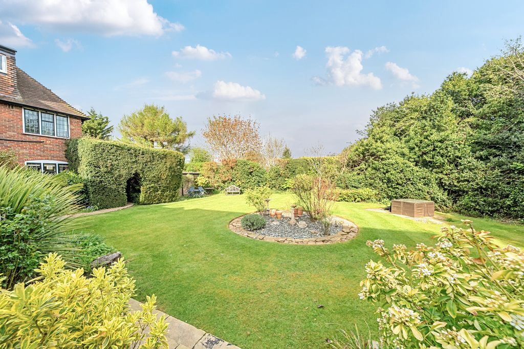 Property photo 2 of 9