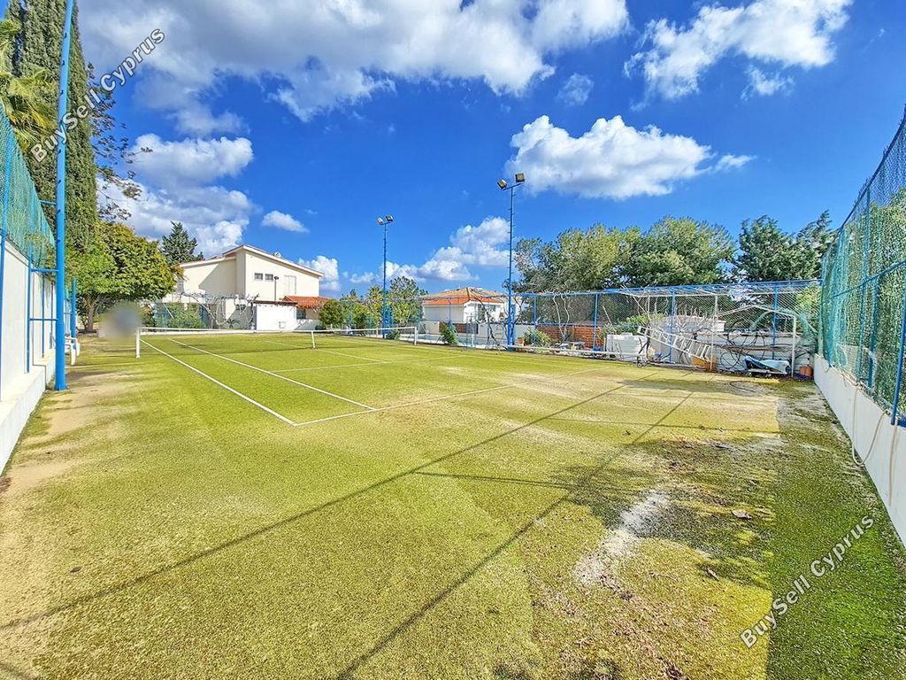 Property photo 2 of 47