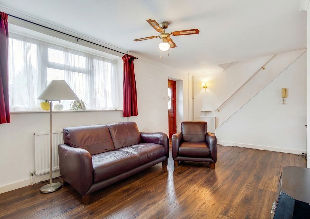 Property photo 3 of 11 3