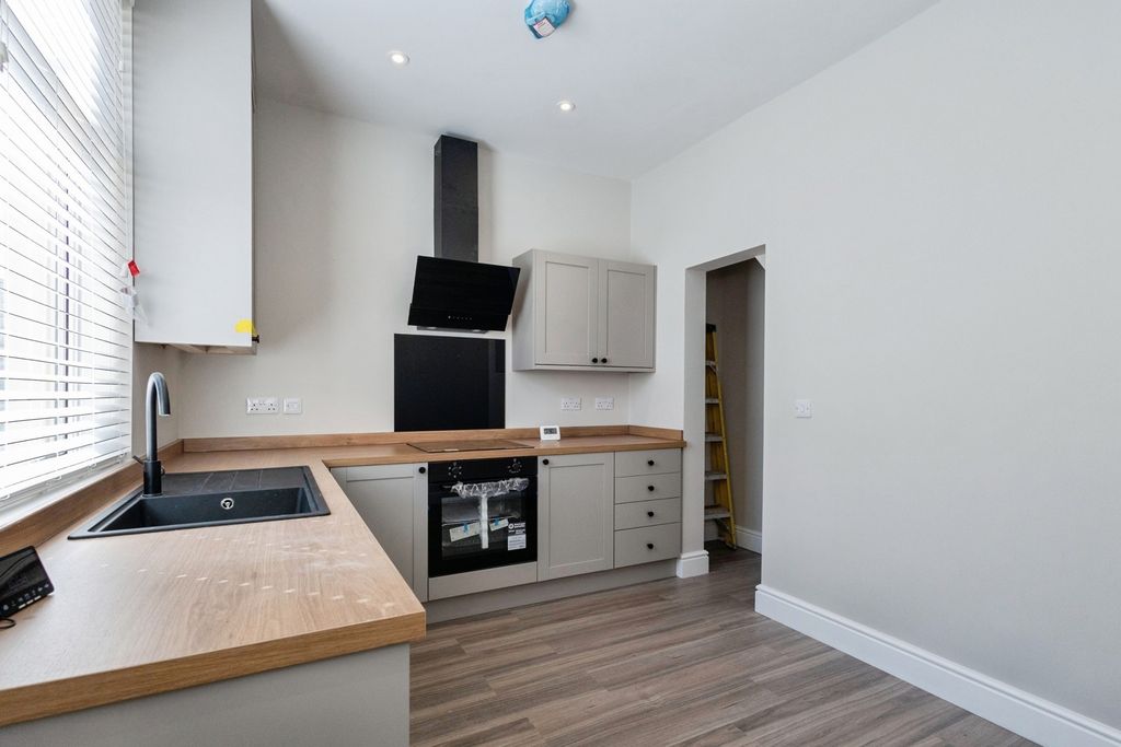 Property photo 2 of 21 Pbox-Img.Jpg