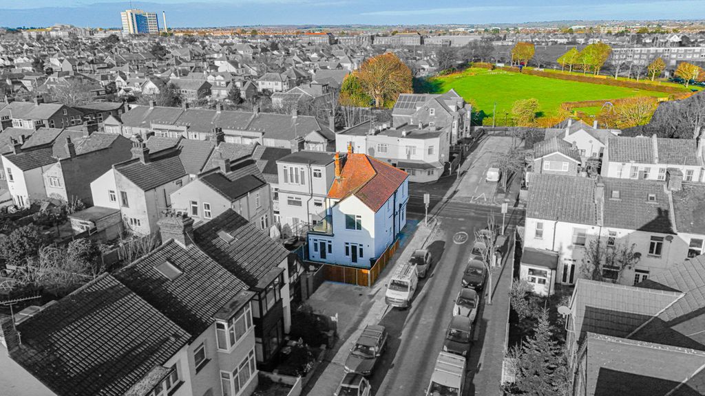 Property photo 2 of 14