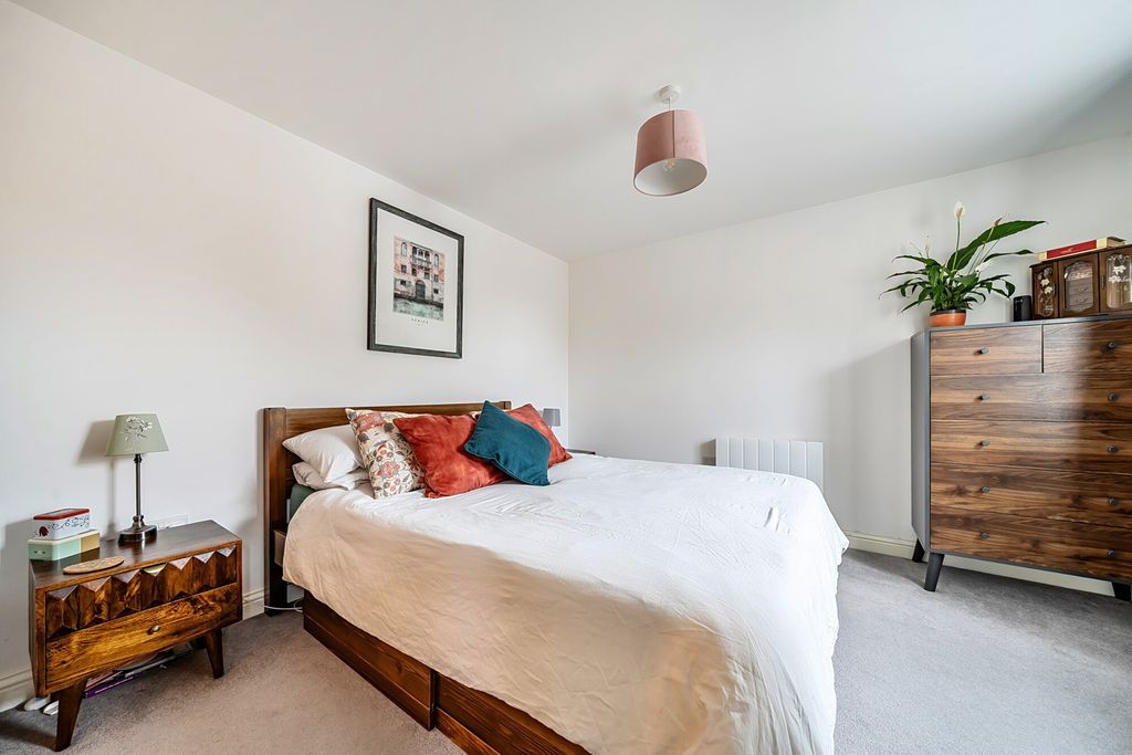 Property photo 2 of 20 Bedroom