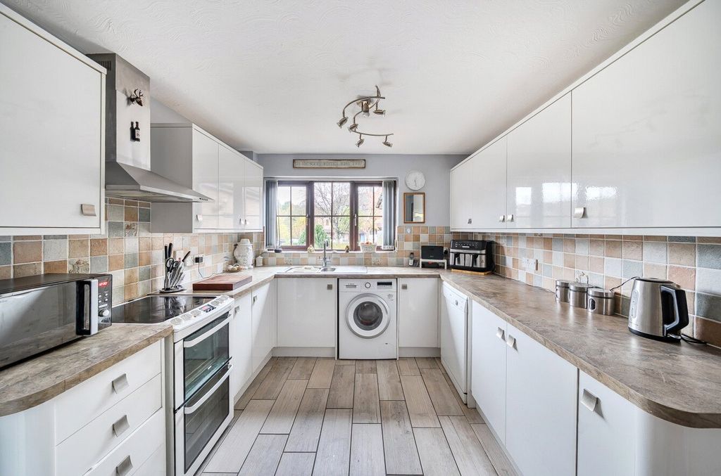 Property photo 2 of 18 Picture No. 21