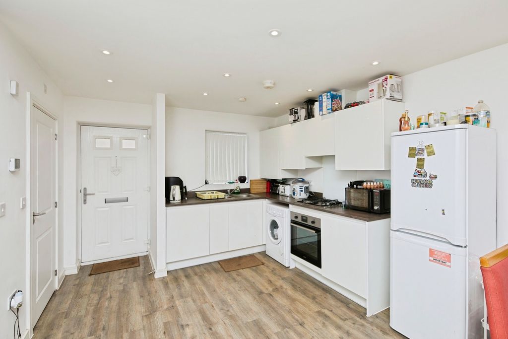 Property photo 2 of 17 Kitchen