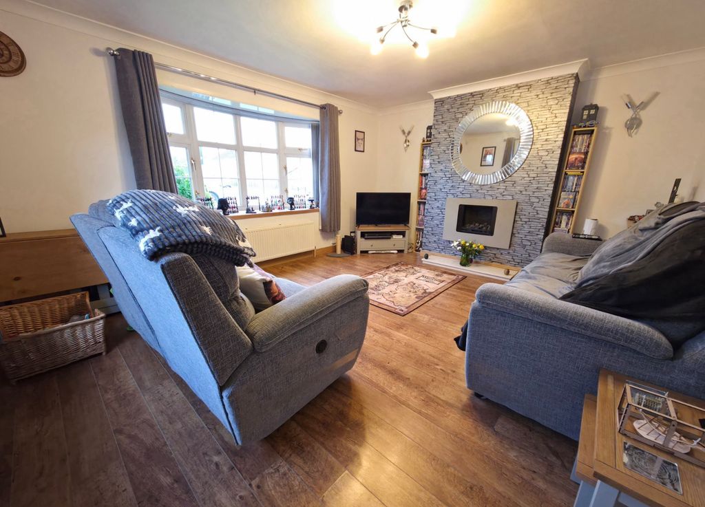 Property photo 2 of 12 Lounge