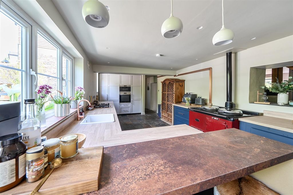 Property photo 3 of 21 Kitchen/Breakfast Room