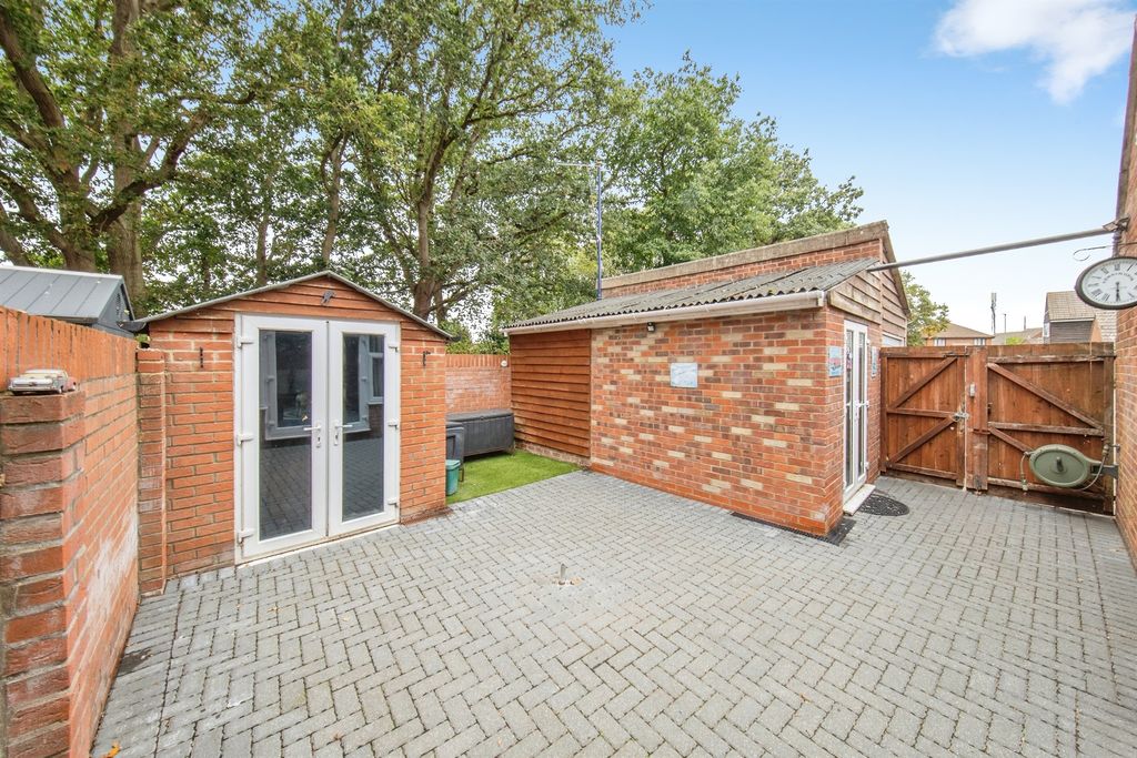 Property photo 2 of 21
