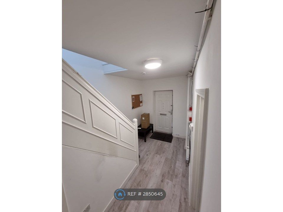 Property photo 3 of 7 Entrance