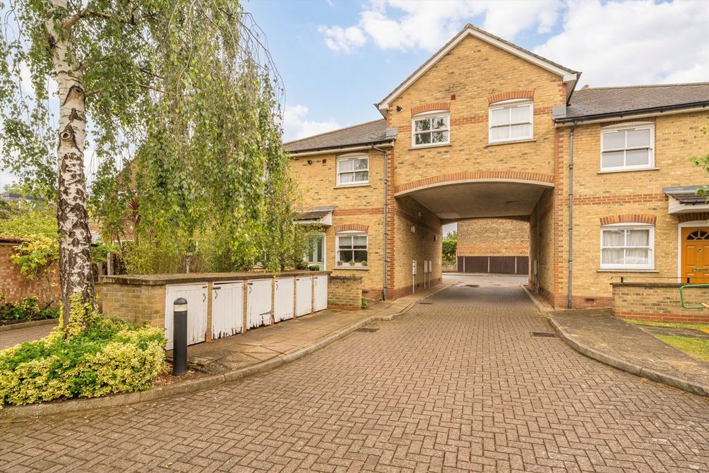 Property photo 1 of 8