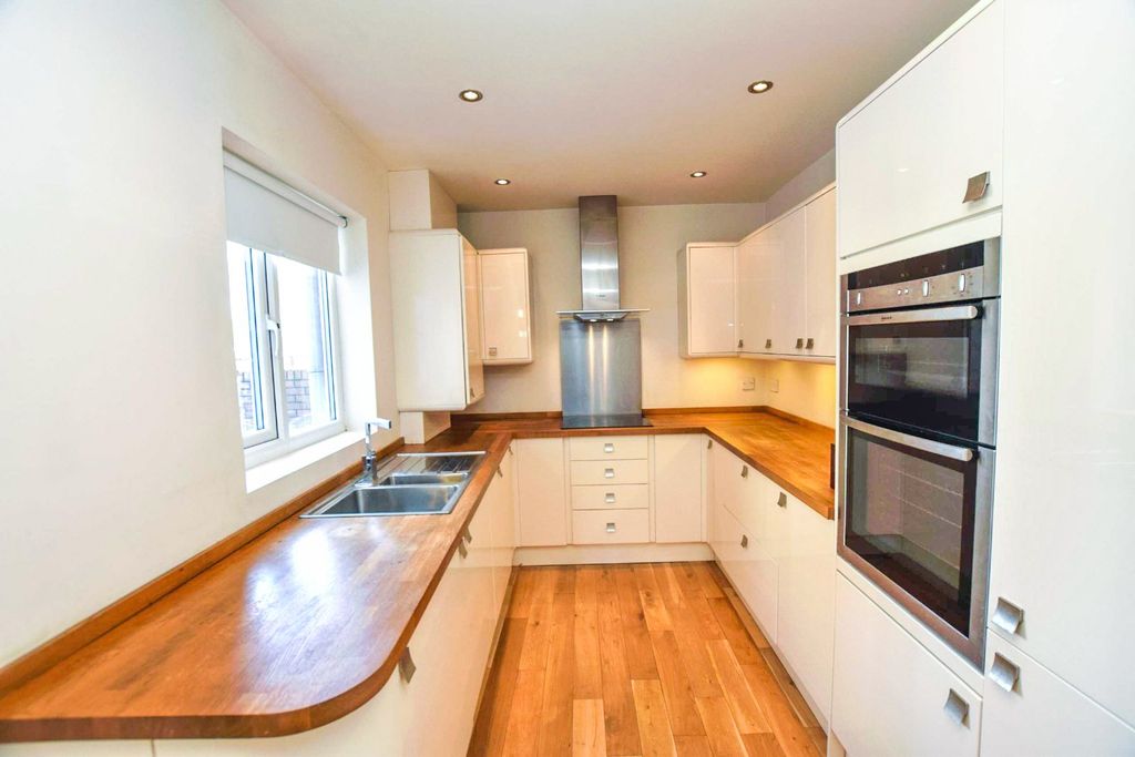 Property photo 2 of 10 Picture No. 05