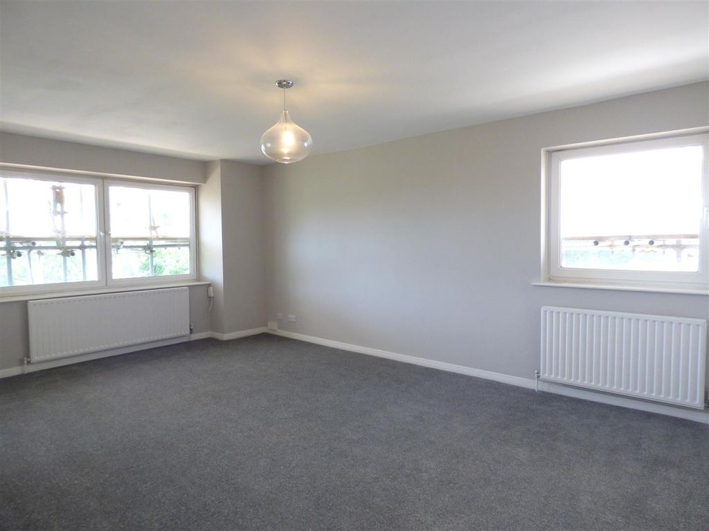 Property photo 3 of 11 2