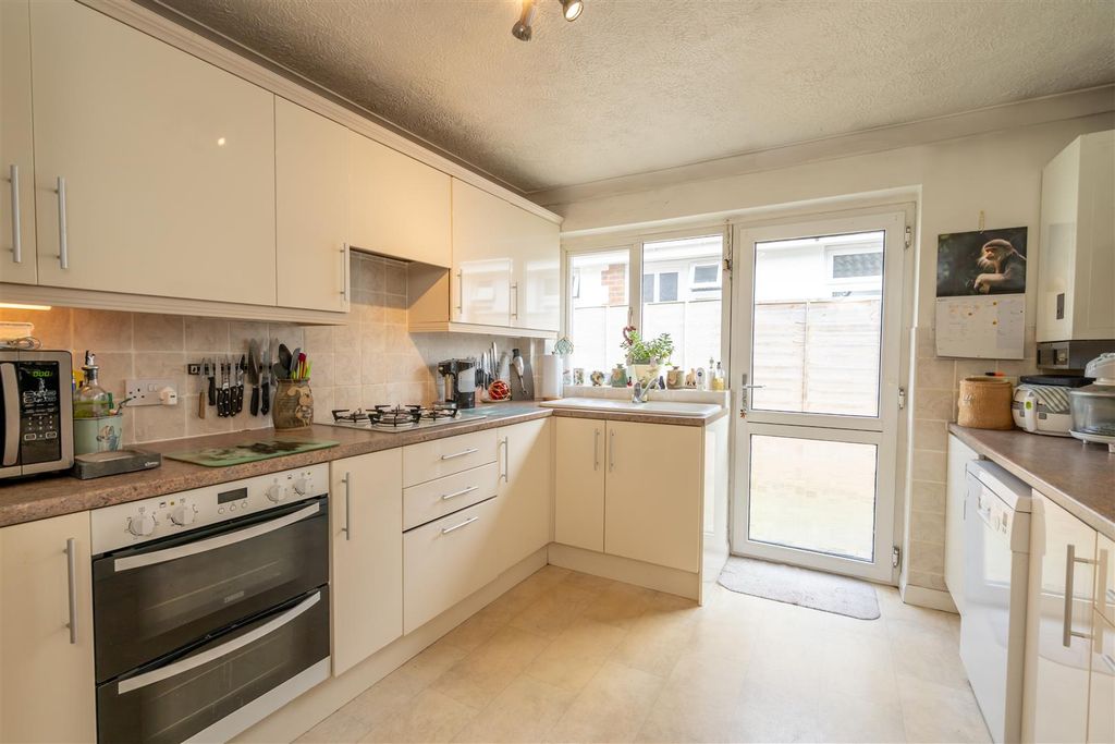Property photo 3 of 18 Kitchen.Jpg