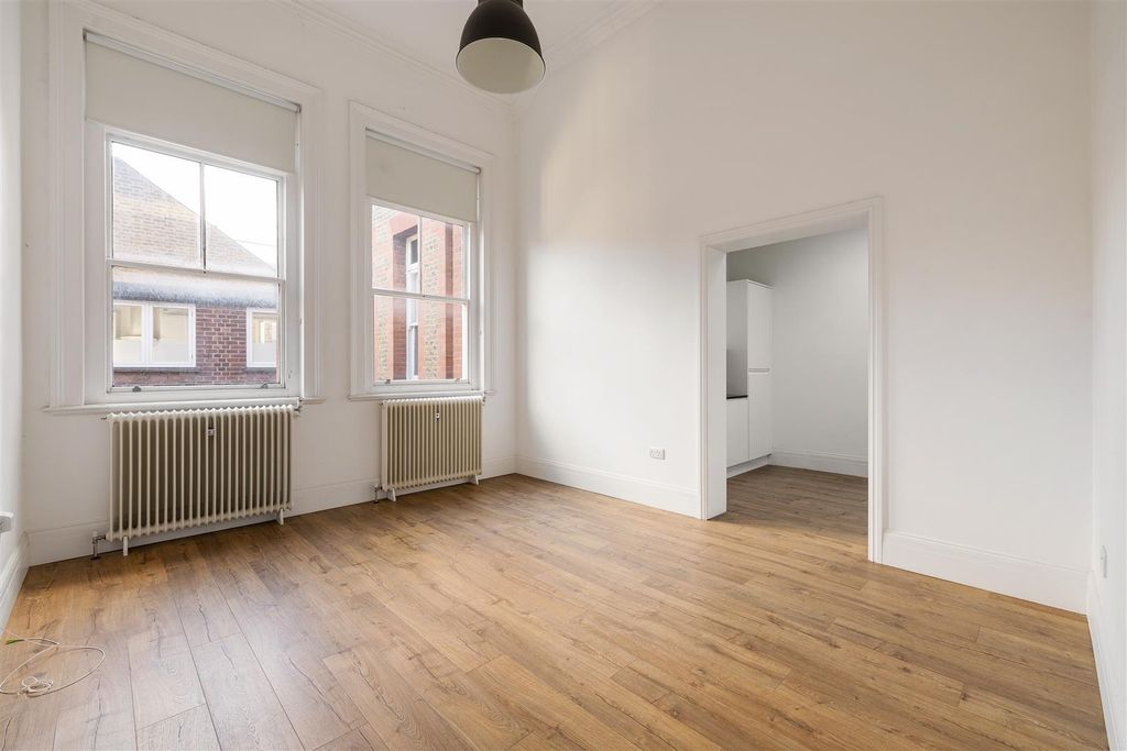 Property photo 3 of 24 The Technical E10