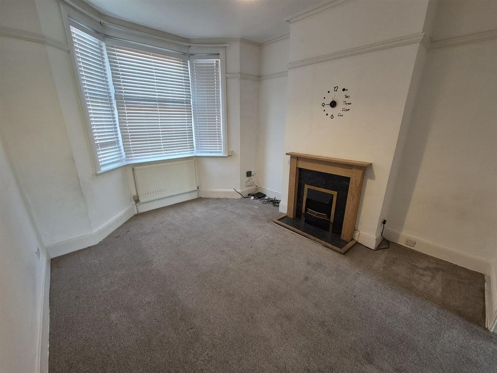 Property photo 2 of 9 Lounge Area