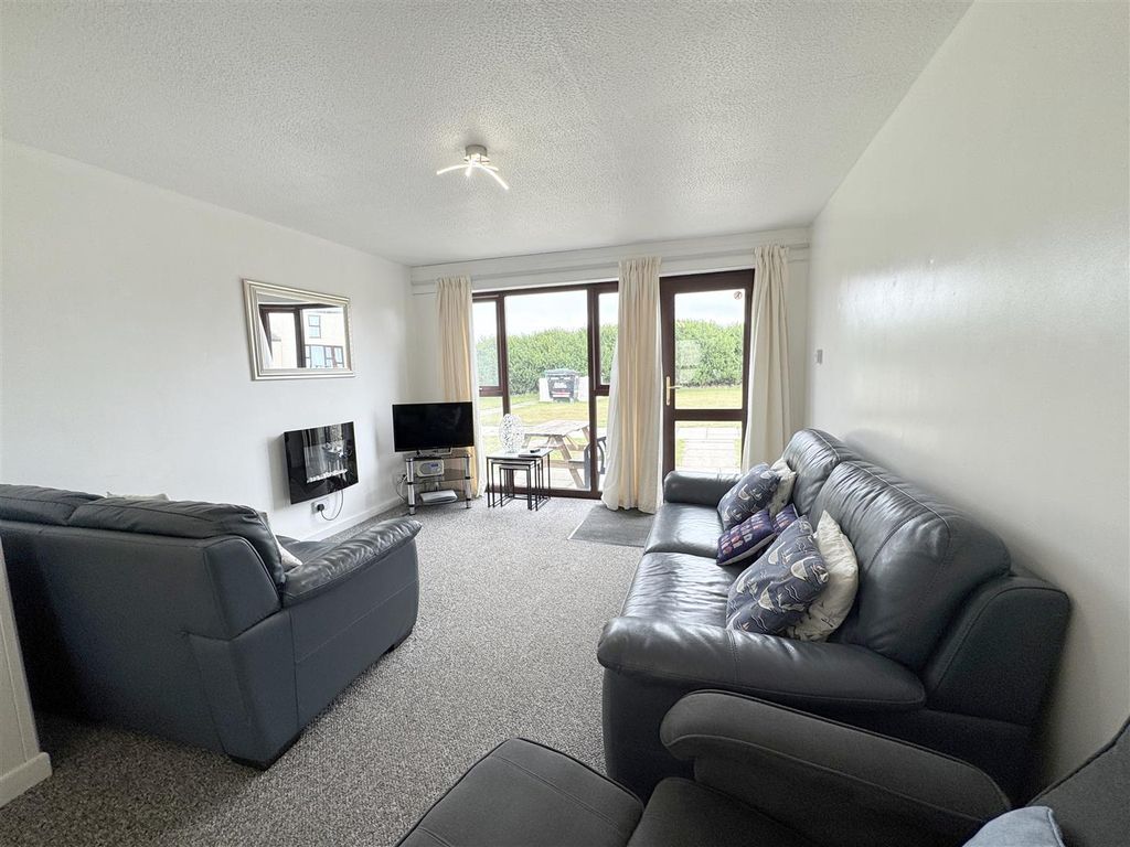 Property photo 3 of 14 Living Room