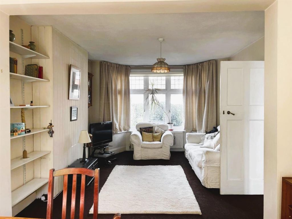 Property photo 3 of 12 Through Lounge/Diner