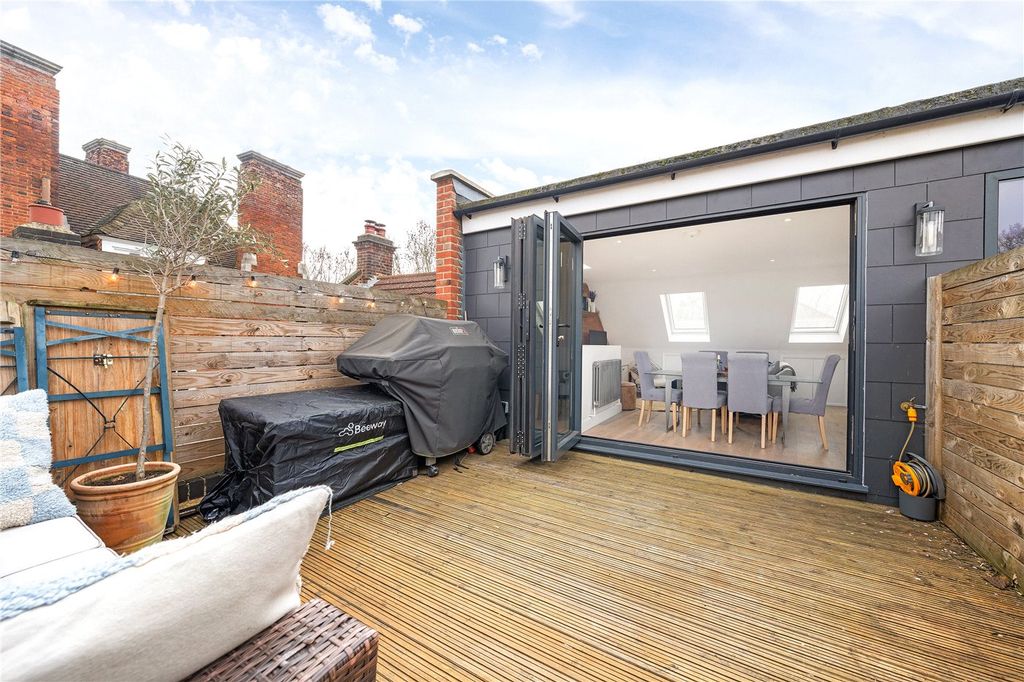 Property photo 3 of 17 Roof Terrace