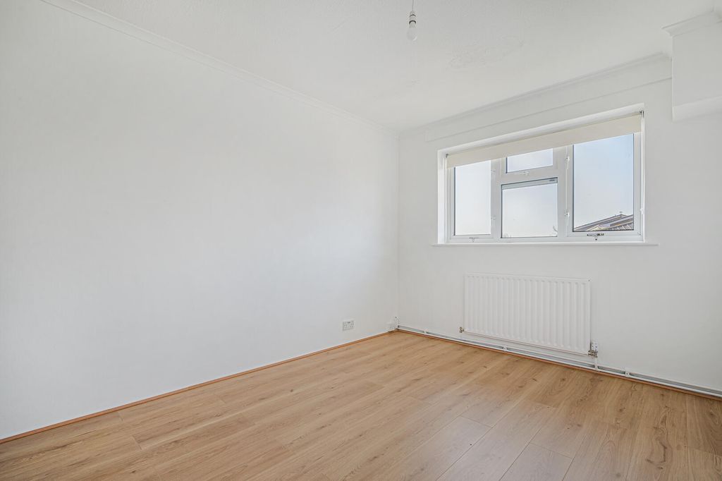 Property photo 3 of 8 Bedroom