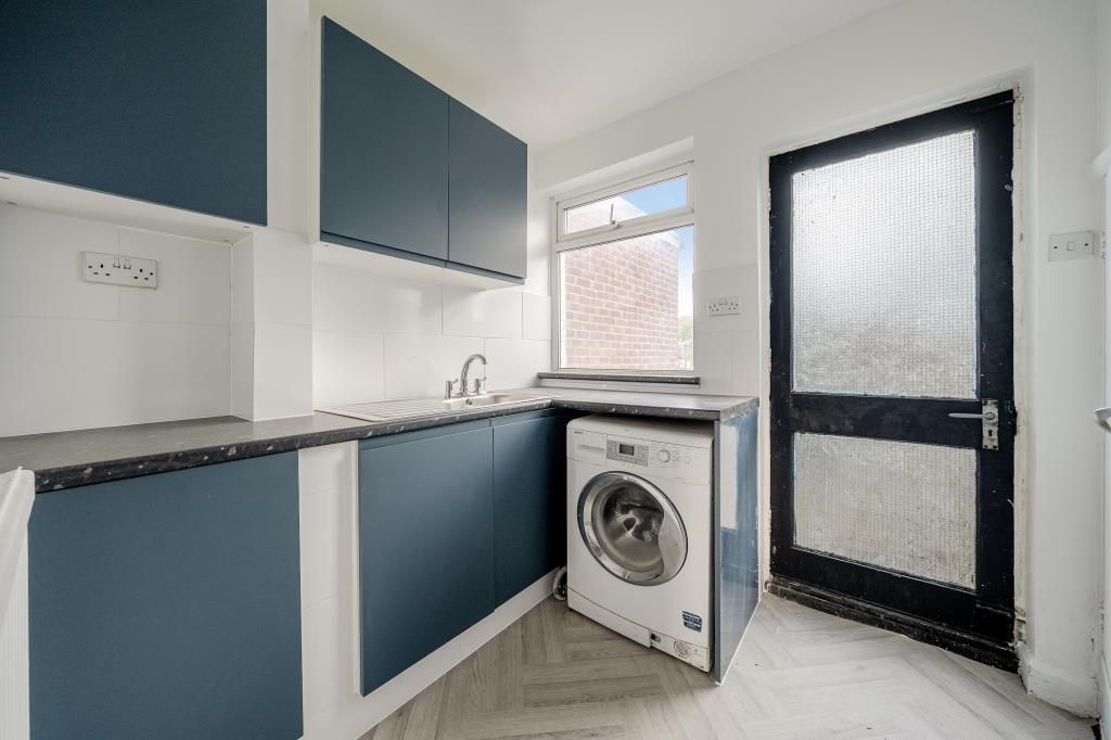 Property photo 3 of 8 Kitchen