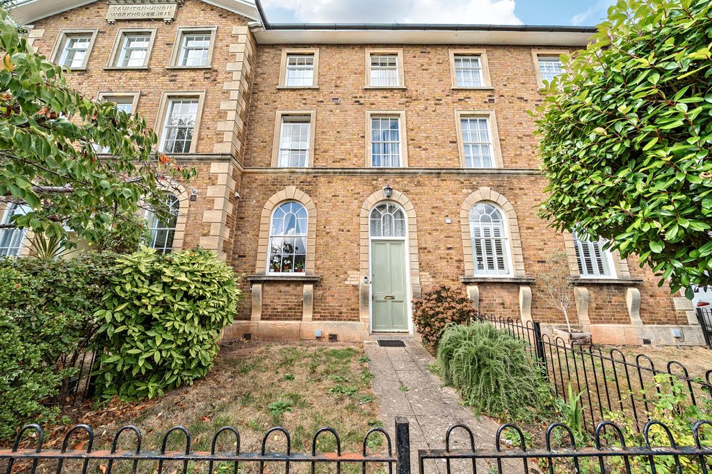 Property photo 1 of 23 .