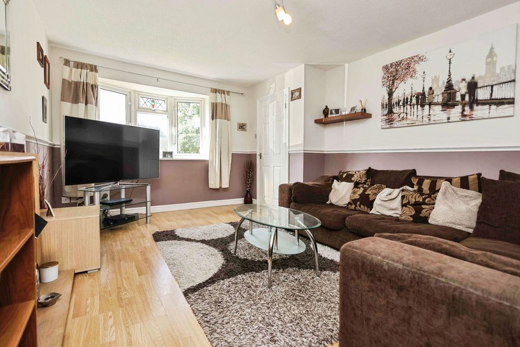 Property photo 2 of 17 Photo