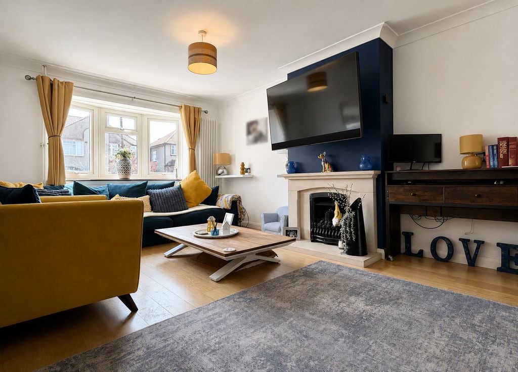 Property photo 3 of 16 17749125-8152-47D4-B041-F670A2B698B0.Png