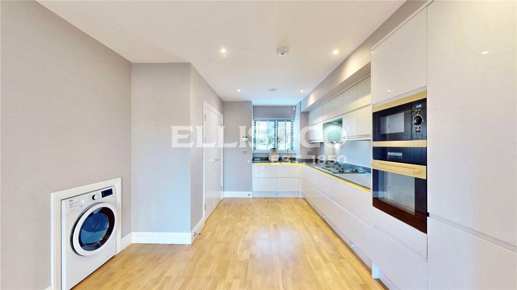 Property photo 1 of 30 Picture No. 23