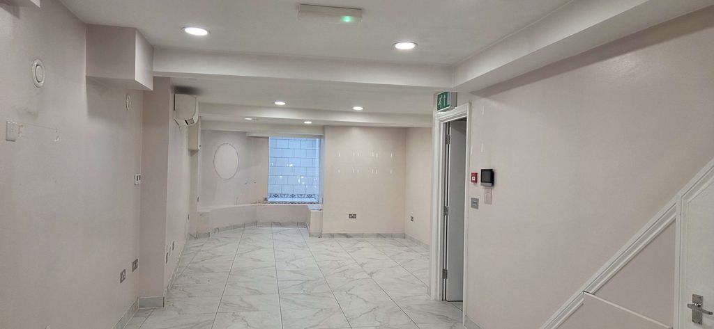 Property photo 1 of 20 Commercial Property To Rent St. Margarets Road, Twickenham Tw1