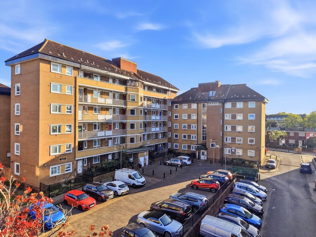 Property photo 1 of 12