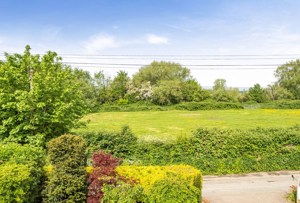Property photo 3 of 20 1455401-6-69Fc820...